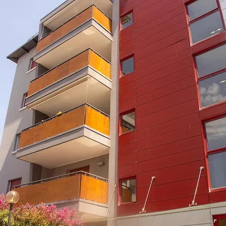 Apartment 100 M From The With And Jacuzzi Included