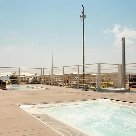 100 M From The With And Jacuzzi Included Apartment