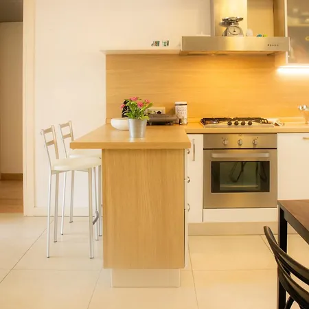 Apartment 100 M From The With And Jacuzzi Included Lignano Sabbiadoro