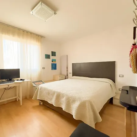 100 M From The With And Jacuzzi Included Apartment *