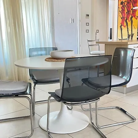 Apartment 100 M From The With And Jacuzzi Included