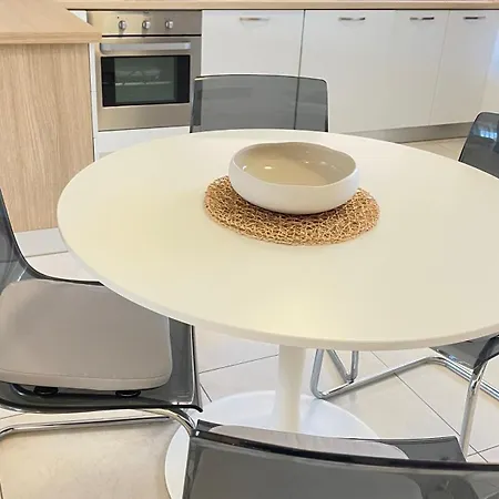 Apartment 100 M From The With And Jacuzzi Included