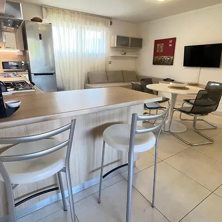 Apartment 100 M From The With And Jacuzzi Included Lignano Sabbiadoro