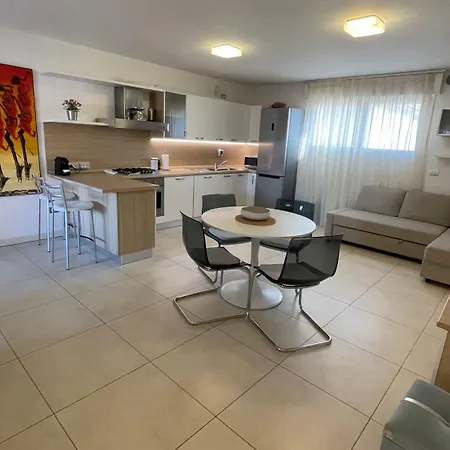 100 M From The With And Jacuzzi Included * Lignano Sabbiadoro