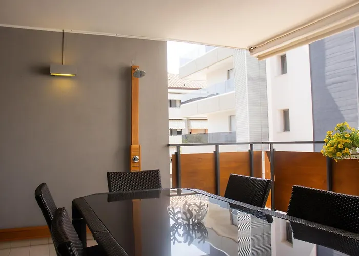 100 M From The With And Jacuzzi Included