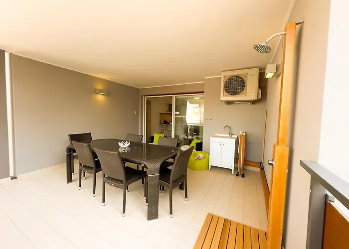 100 M From The With And Jacuzzi Included *