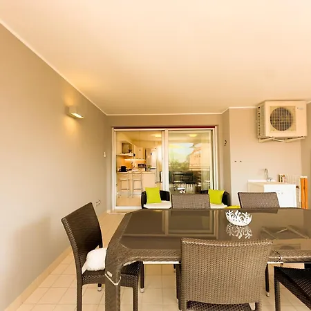 100 M From The With And Jacuzzi Included Appartement *