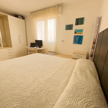 Appartamento 100 M From The With And Jacuzzi Included *