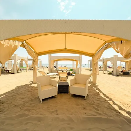 100 M From The With And Jacuzzi Included Appartamento *