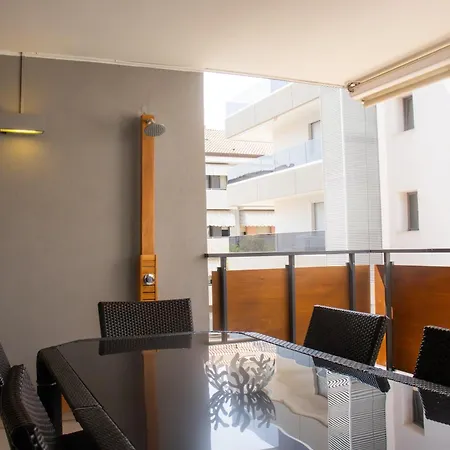 100 M From The With And Jacuzzi Included