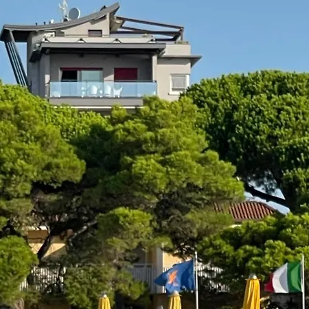 Appartamento 100 M From The With And Jacuzzi Included