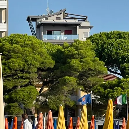 Appartamento 100 M From The With And Jacuzzi Included